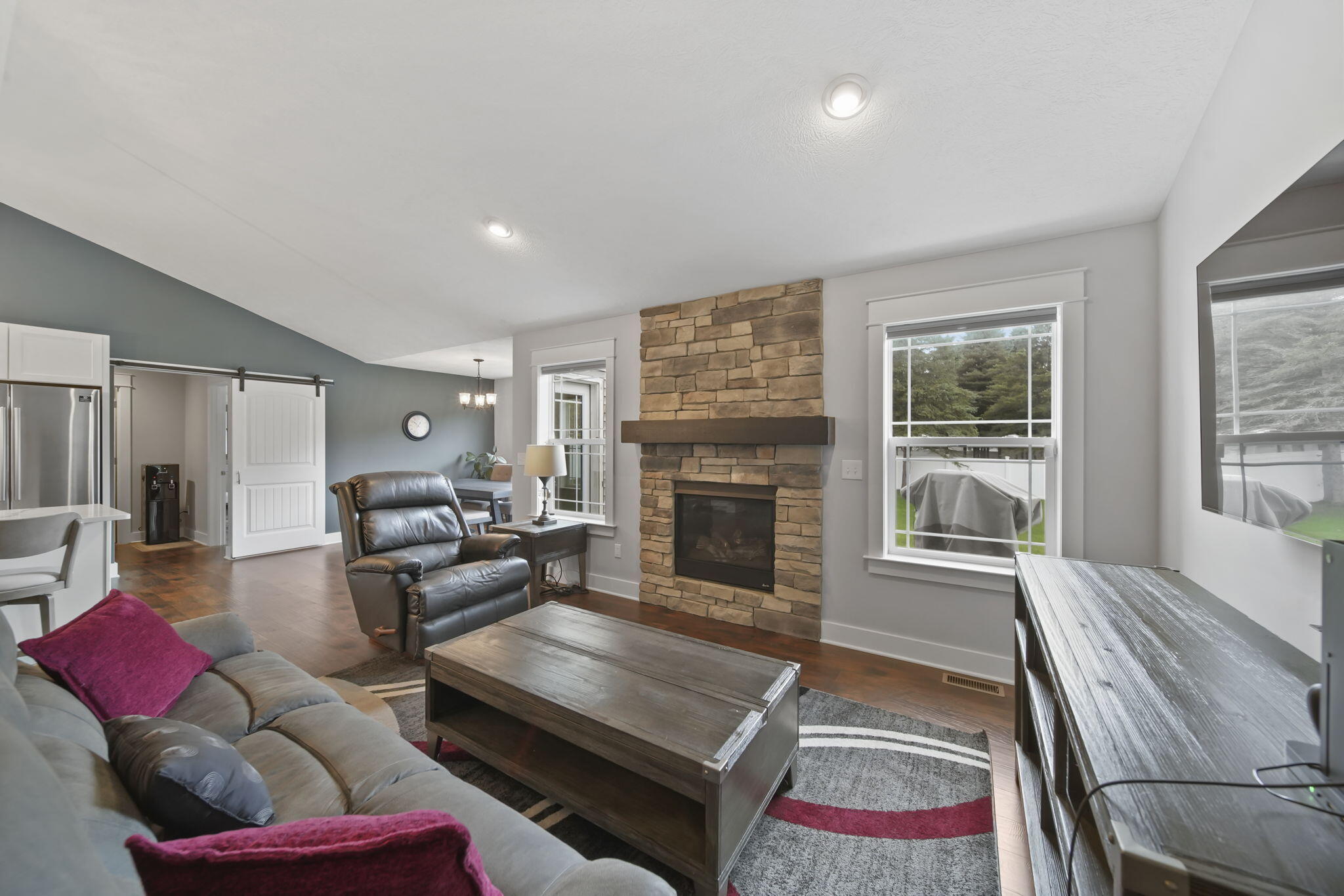 5177 Stone River Road Jackson, MI 49201 - Photo 10 of 40 Living room