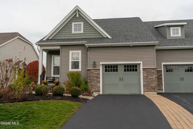 $599,900 | 16 A Winchester Place, Halfmoon, NY 12118