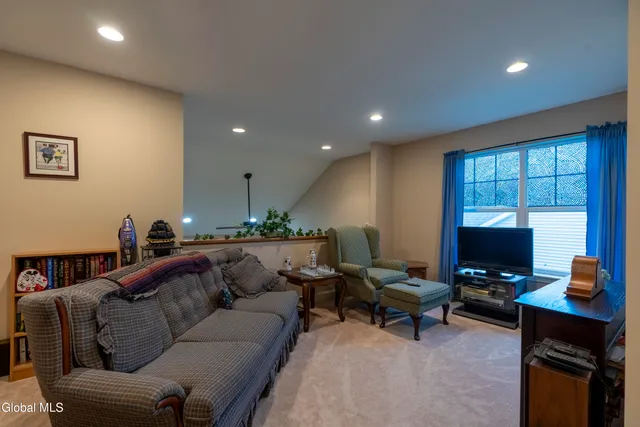 $599,900 | 16 A Winchester Place, Halfmoon, NY 12118