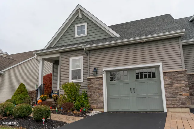 $599,900 | 16 A Winchester Place, Halfmoon, NY 12118