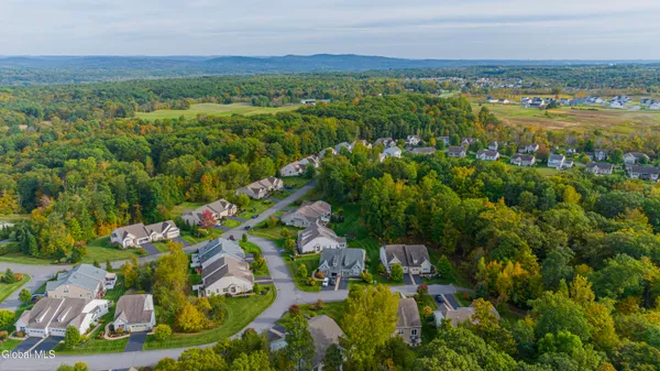 $579,900 | 16 A Winchester Place, Halfmoon, NY 12118