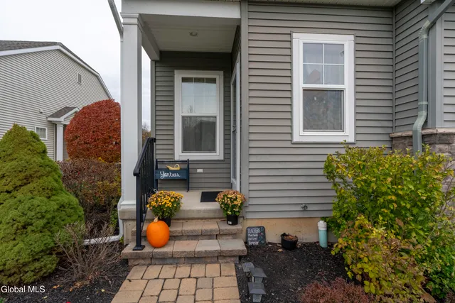 $599,900 | 16 A Winchester Place, Halfmoon, NY 12118