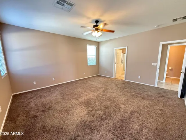 en view interior room with window and ceiling fan