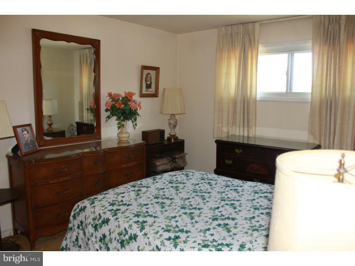 118 Harned Road Springfield, PA 19064 - Photo 19 of 25 a bedroom with a bed dresser and a mirror