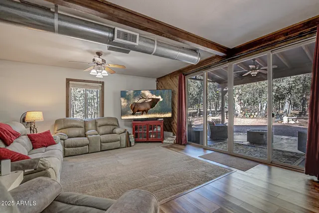 a view of a livingroom with furniture and a ceiling fan