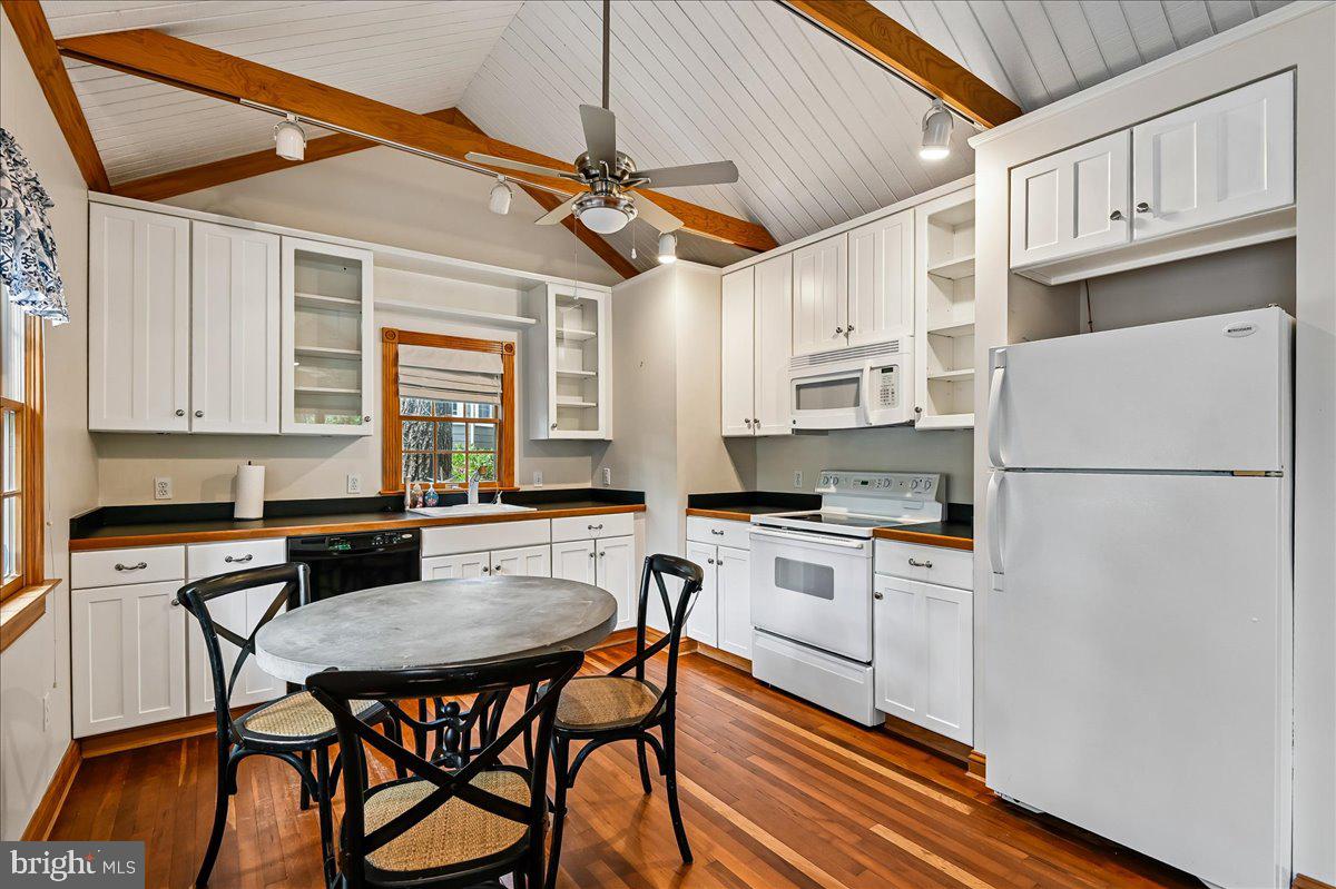 300 Magothy Bridge Road Pasadena, MD 21122 - Photo 101 of 117 Guest House Kitchen