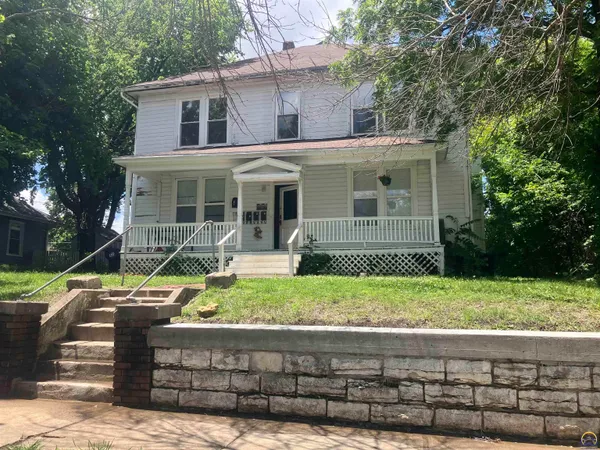 $325,000 | 525 Pennsylvania Avenue, Holton, KS 66436
