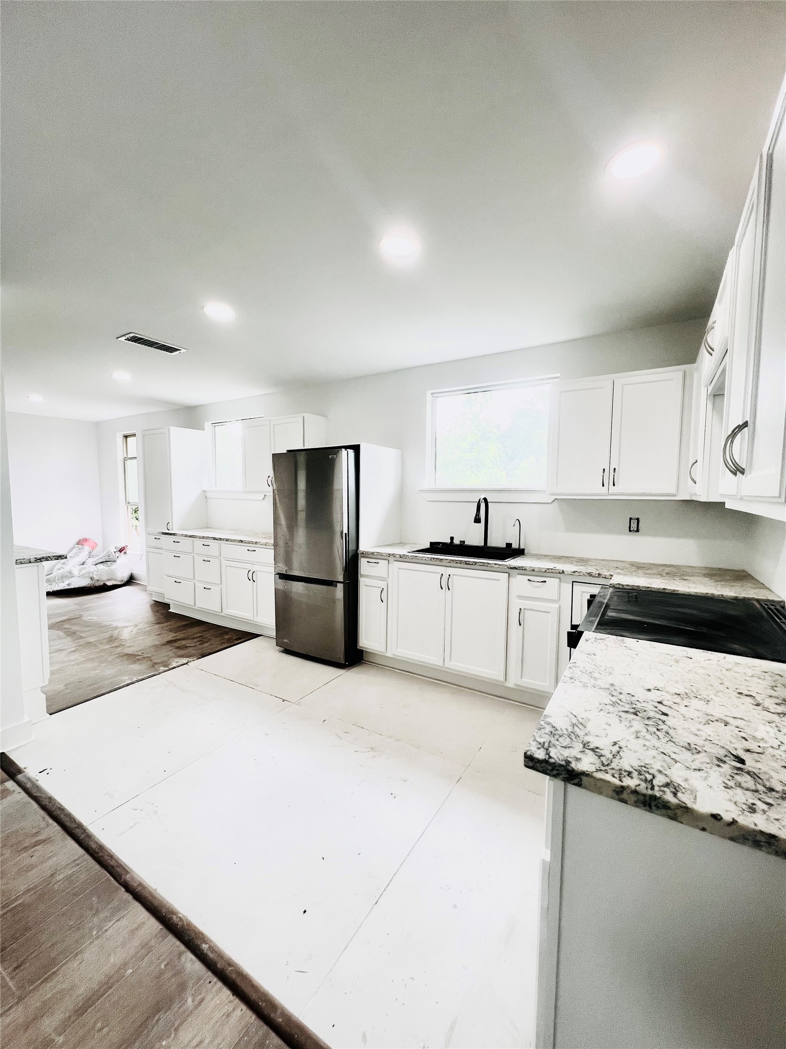 1713 Winter Street Houston, TX 77007 - Photo 2 of 12