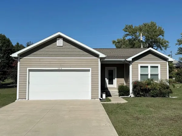 $234,900 | 205 East Golden Avenue, El Dorado Springs, MO 64744