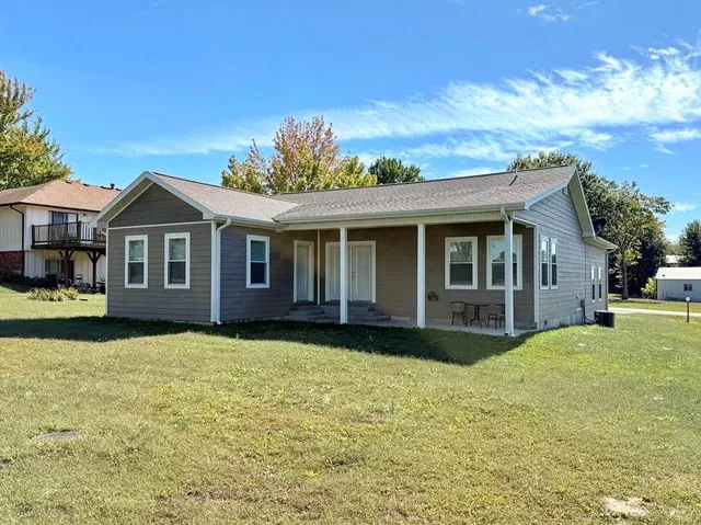 $239,900 | 205 East Golden Avenue, El Dorado Springs, MO 64744