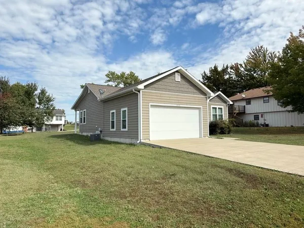 $234,900 | 205 East Golden Avenue, El Dorado Springs, MO 64744