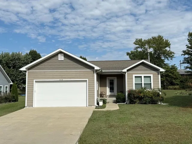 $239,900 | 205 East Golden Avenue, El Dorado Springs, MO 64744