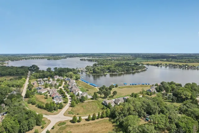 $500,000 | 40418 North S Newport Drive, Antioch, IL 60002