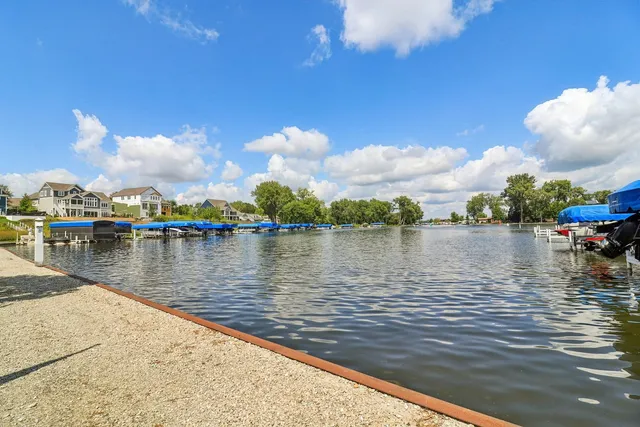 $500,000 | 40418 North S Newport Drive, Antioch, IL 60002