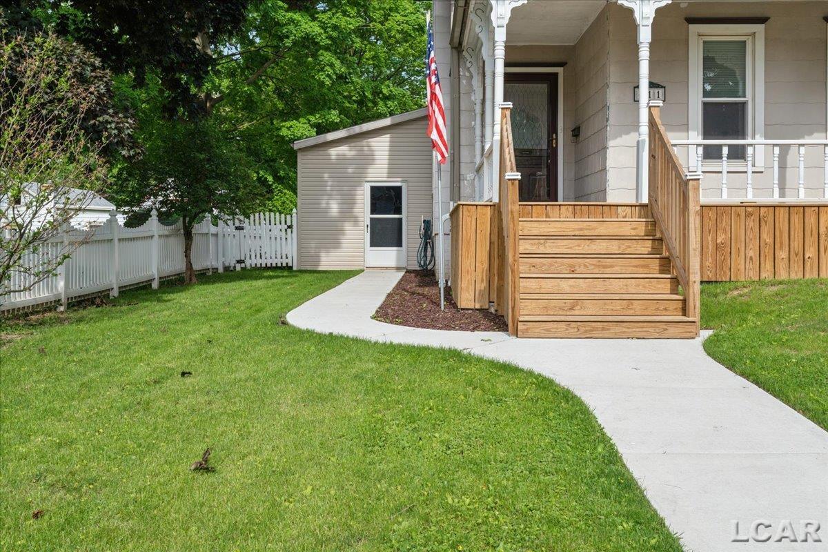 611 State Street Adrian, MI 49221 - Photo 4 of 40