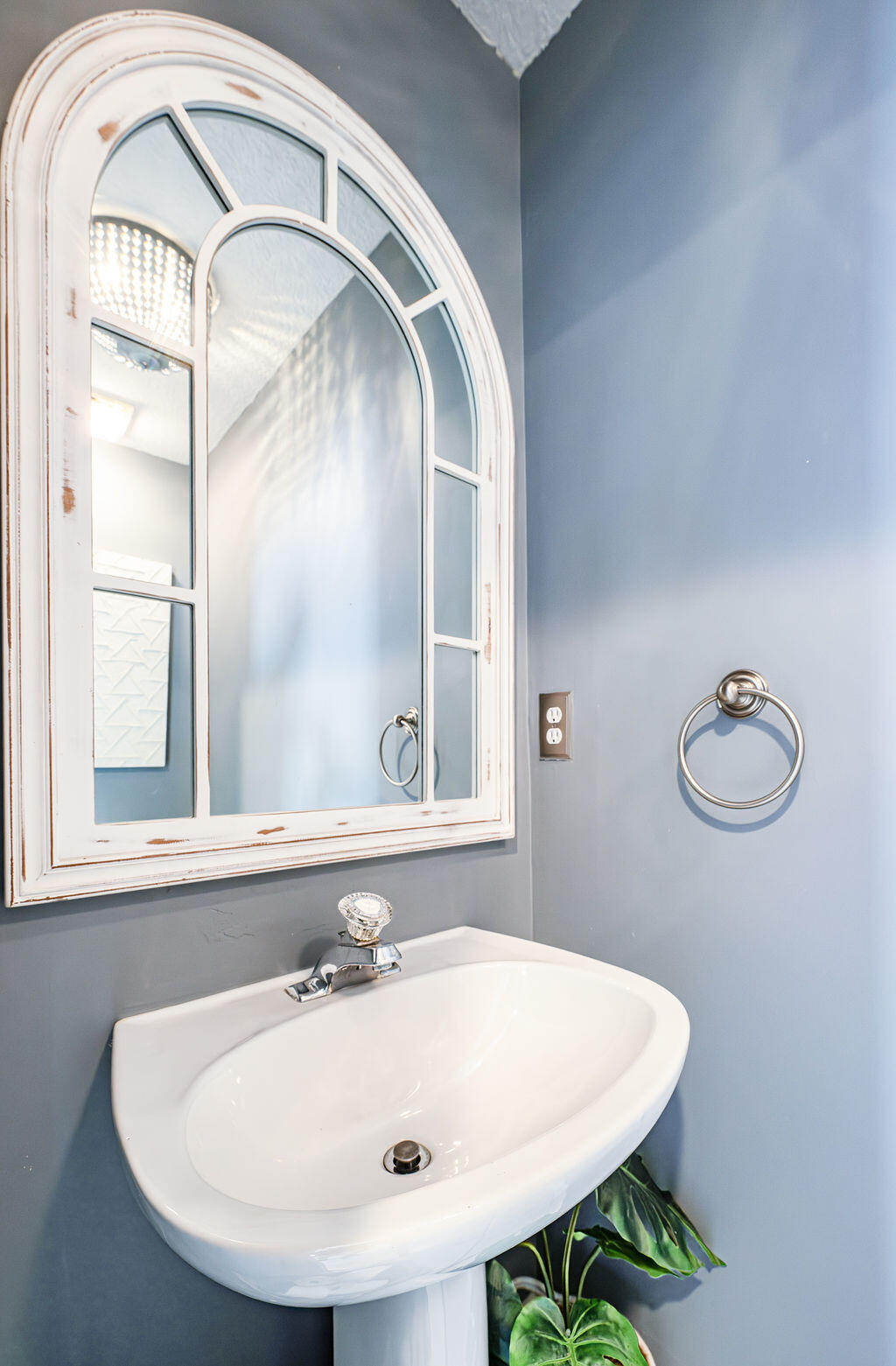 18157 Southeast Fairview Circle Jupiter, FL 33469 - Photo 21 of 27 a bathroom with a sink and a mirror