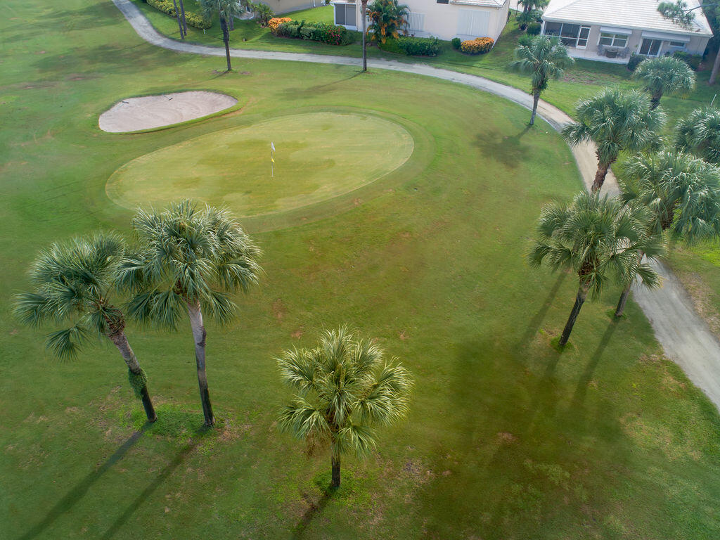 18157 Southeast Fairview Circle Jupiter, FL 33469 - Photo 3 of 27 a backyard of a house