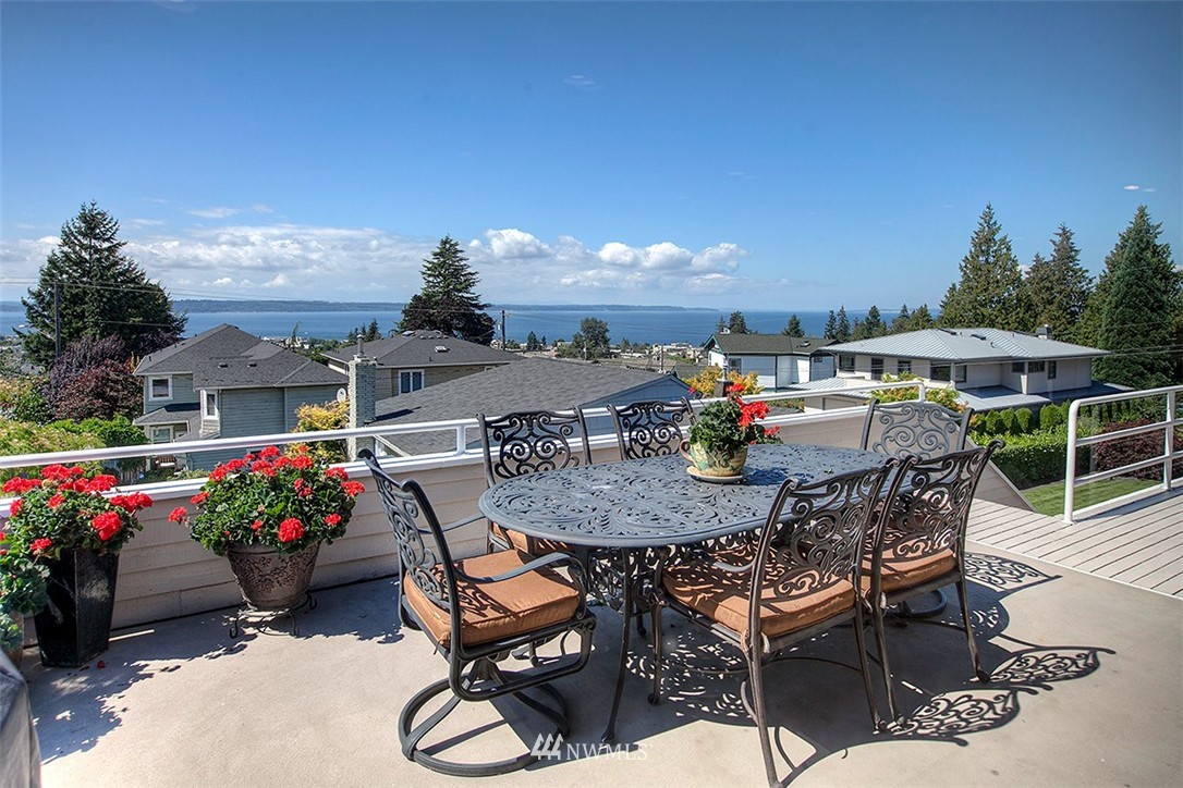923 Maple Street Edmonds, WA 98020 - Photo 4 of 25