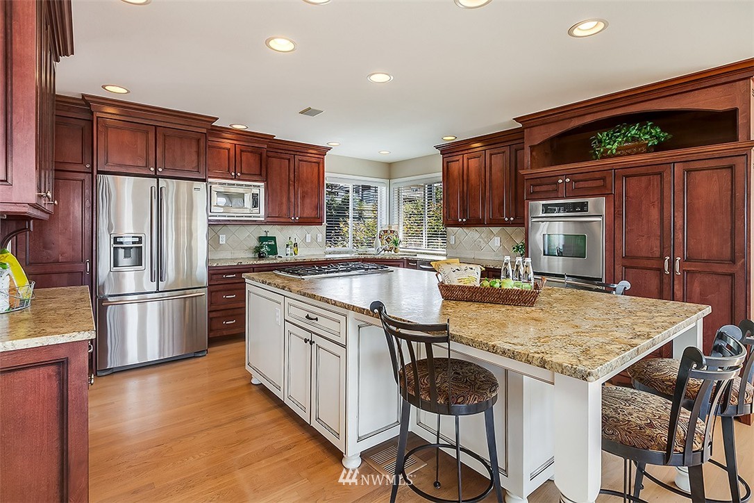 923 Maple Street Edmonds, WA 98020 - Photo 10 of 25