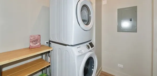 $2,600 | 717 Rogers Street, Unit 1A, Downers Grove, IL 60515