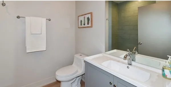 $2,600 | 717 Rogers Street, Unit 1A, Downers Grove, IL 60515