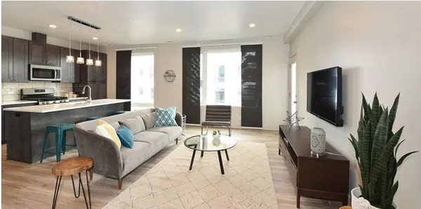 $2,600 | 717 Rogers Street, Unit 1A, Downers Grove, IL 60515