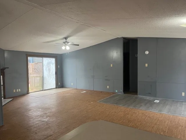 a view of a livingroom with a ceiling fan