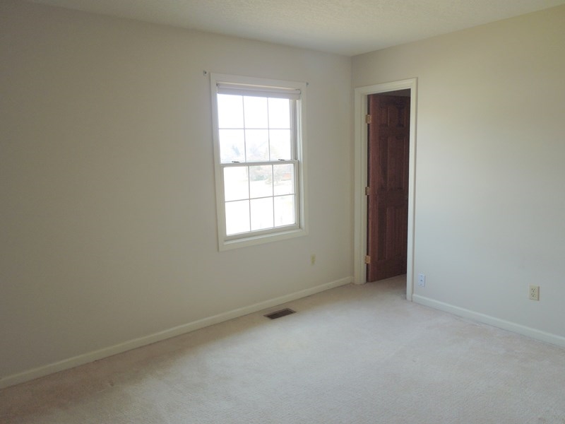 11330 Holly Ridge Run Fort Wayne, IN 46845 - Photo 10 of 15 Gallery Image 10