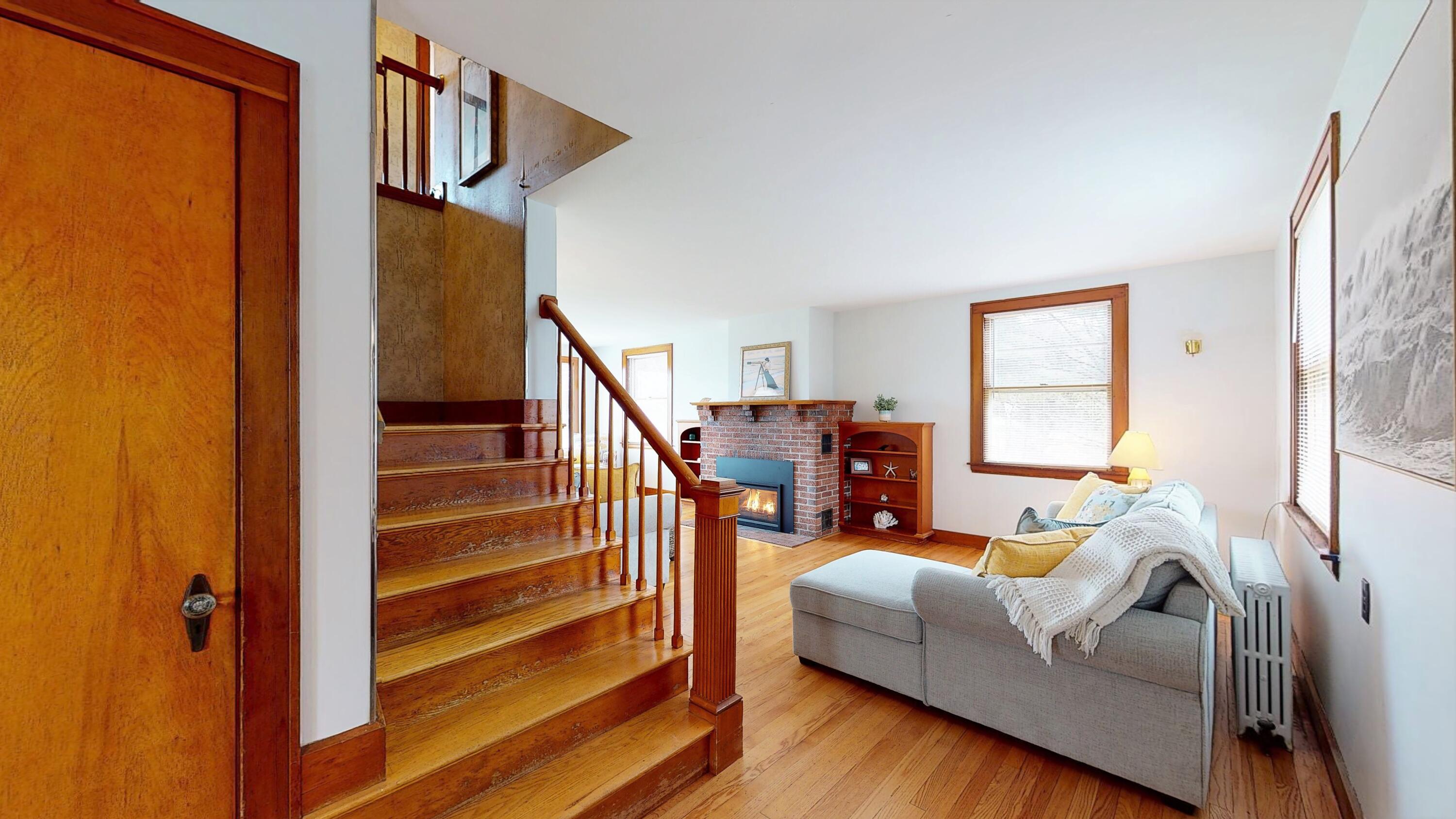 140 Pine Point Road Scarborough, ME 04074 - Photo 10 of 71 Living Room Entry
