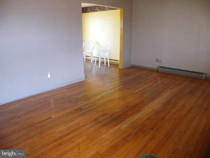 524 Dougfield Road Newark, DE 19713 - Photo 7 of 13 Living Room