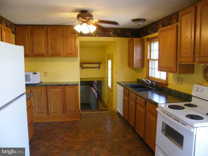 524 Dougfield Road Newark, DE 19713 - Photo 10 of 13 Kitchen