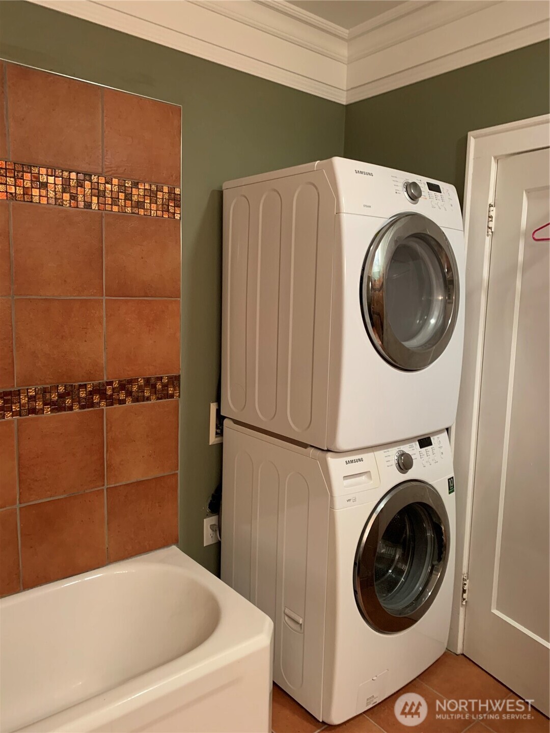 465 Tyee Drive Point Roberts, WA 98281 - Photo 10 of 19 a utility room with dryer and washer