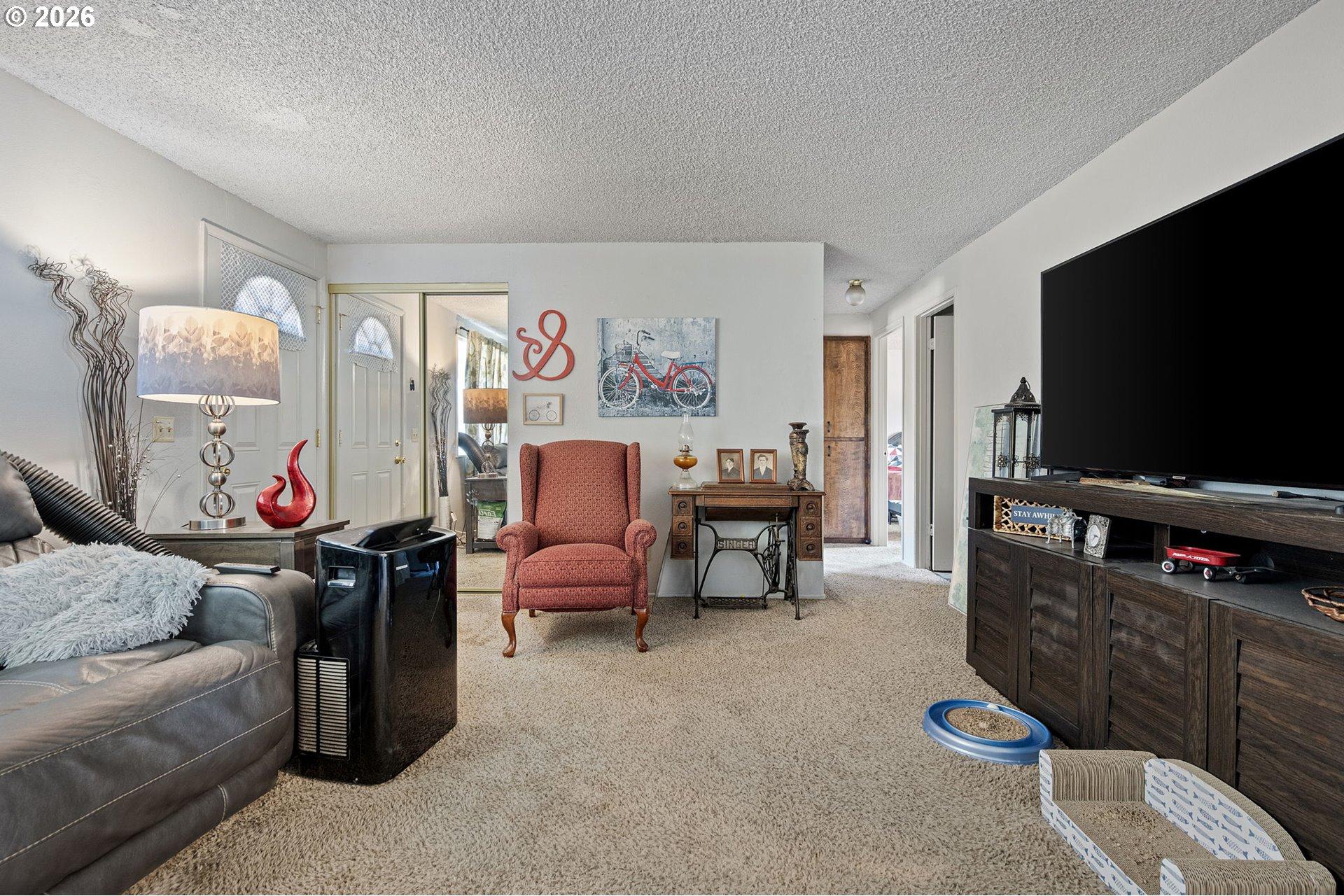 3999 Virginia Avenue Springfield, OR 97478 - Photo 6 of 21 Gallery Image 6
