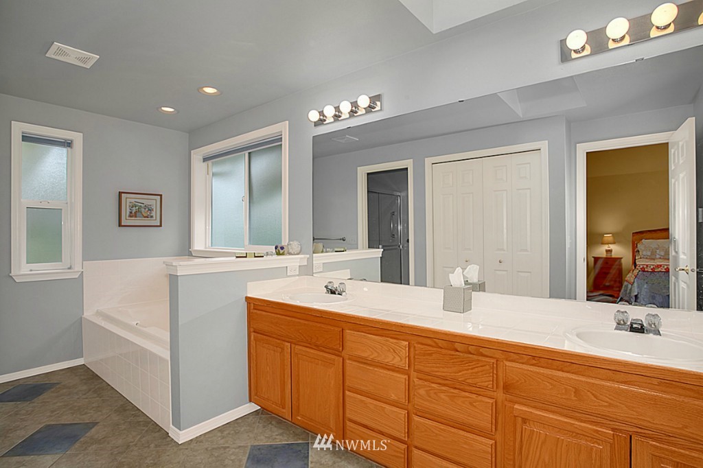9726 Northeast 198th Street Bothell, WA 98011 - Photo 14 of 18 Gallery Image 14