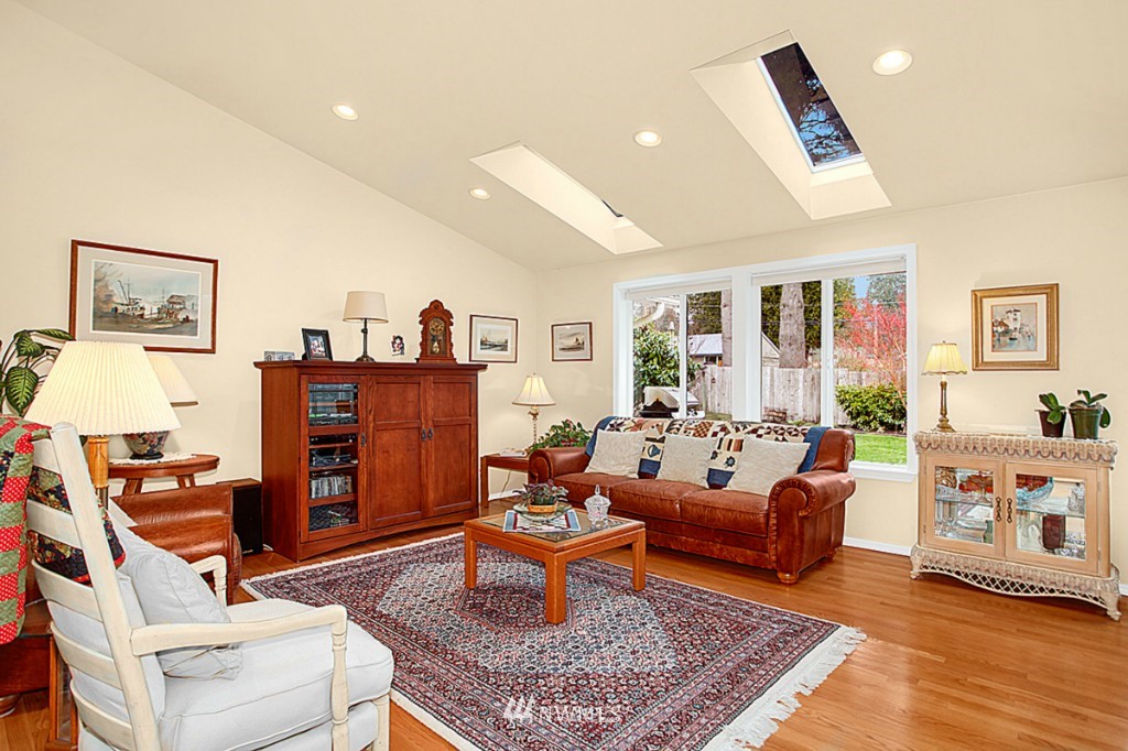 9726 Northeast 198th Street Bothell, WA 98011 - Photo 3 of 18 Gallery Image 3