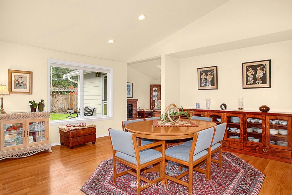 9726 Northeast 198th Street Bothell, WA 98011 - Photo 4 of 18 Gallery Image 4