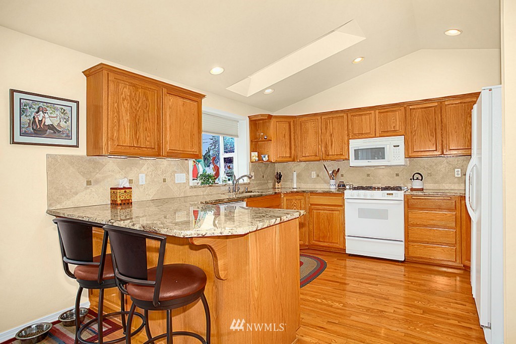 9726 Northeast 198th Street Bothell, WA 98011 - Photo 8 of 18 Gallery Image 8