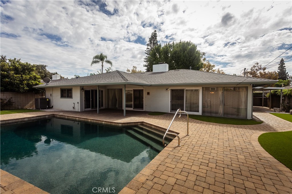 521 West Memory Lane Santa Ana, CA 92706 - Photo 11 of 43