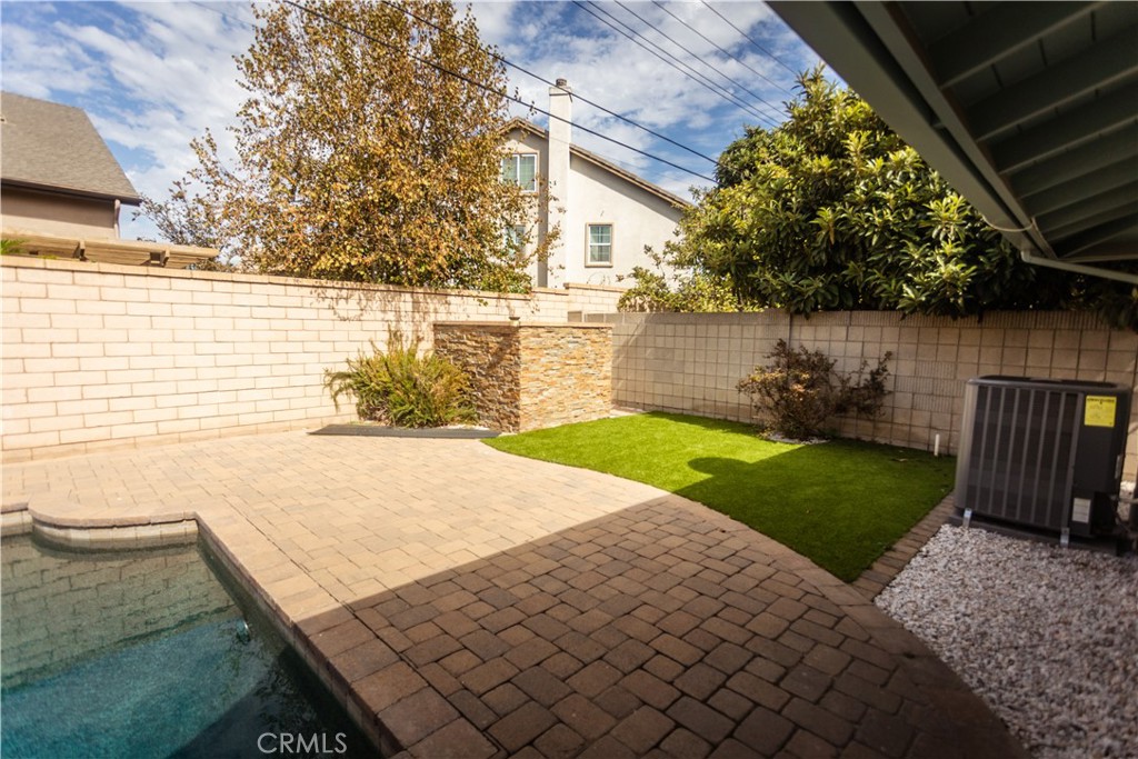 521 West Memory Lane Santa Ana, CA 92706 - Photo 12 of 43