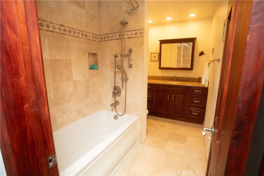 521 West Memory Lane Santa Ana, CA 92706 - Photo 33 of 43