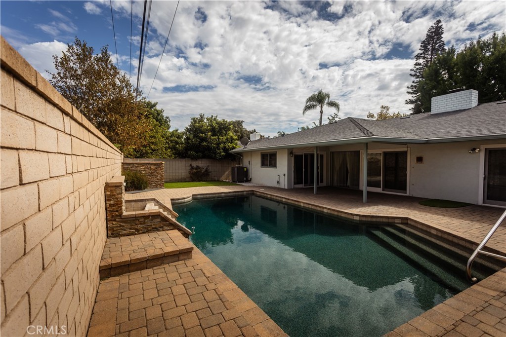 521 West Memory Lane Santa Ana, CA 92706 - Photo 10 of 43