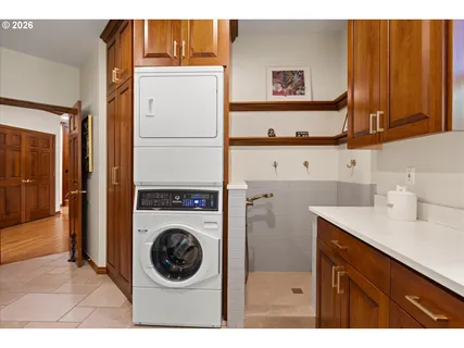 $2,100,000 | 21469 Waterford Place, West Linn, OR 97068