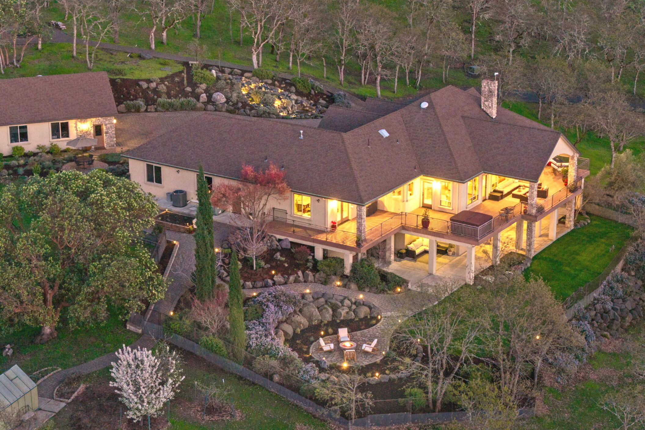 4137 Dry Creek Road Eagle Point, OR 97524 - Photo 1 of 47 Twilight Back