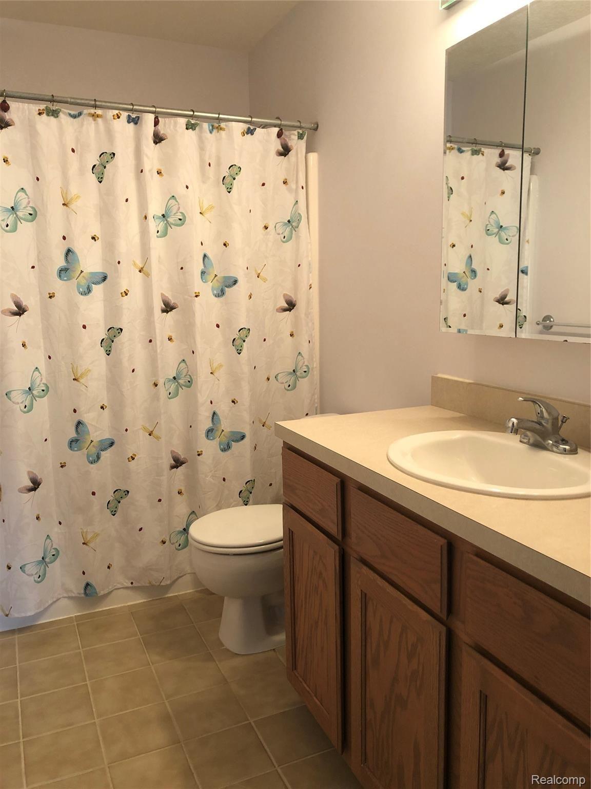 3779 South Bull Run Road Gregory, MI 48137 - Photo 20 of 35 Upstairs bath.