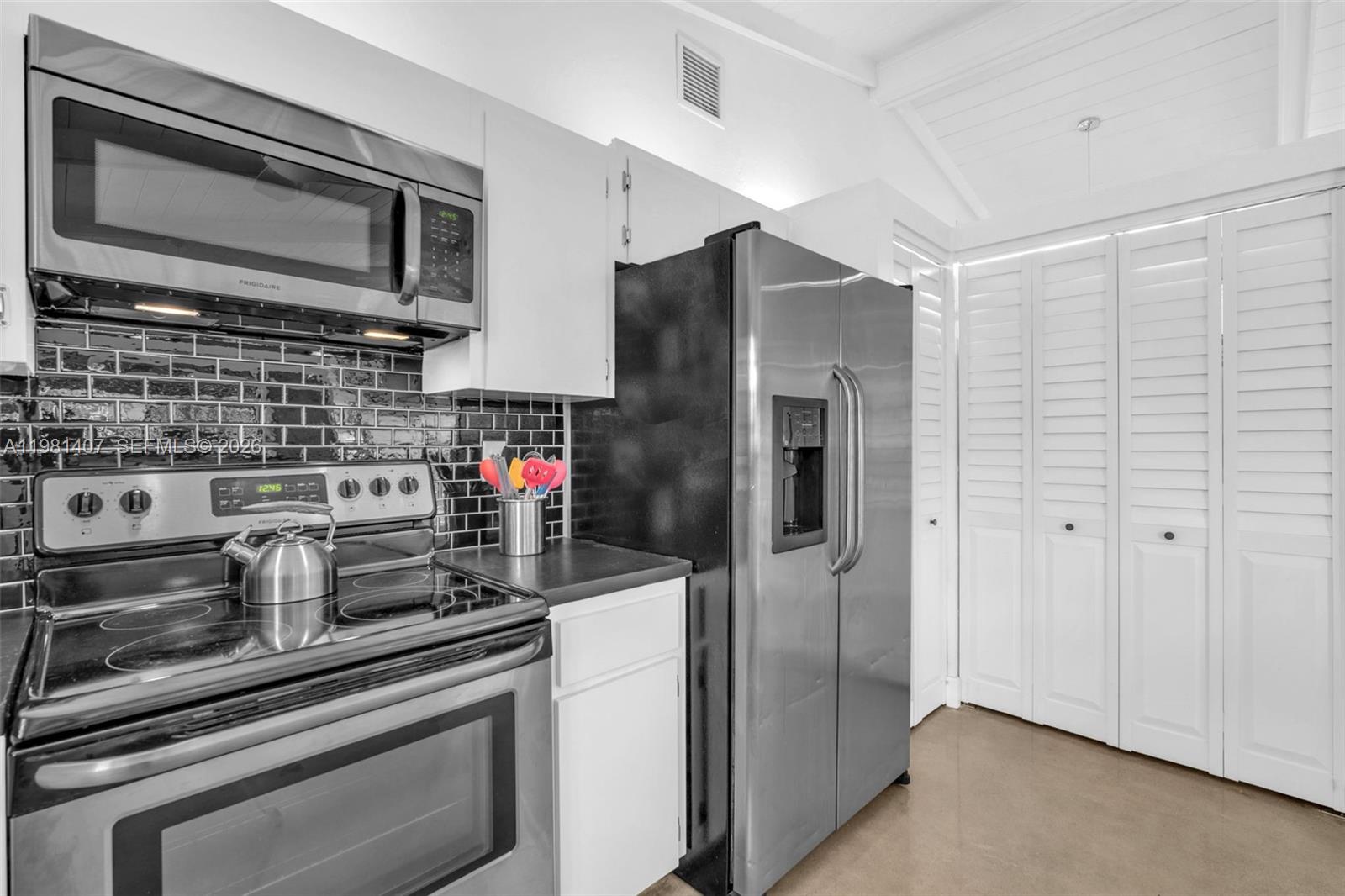 211 Southwest 87th Terrace Plantation, FL 33324 - Photo 16 of 54