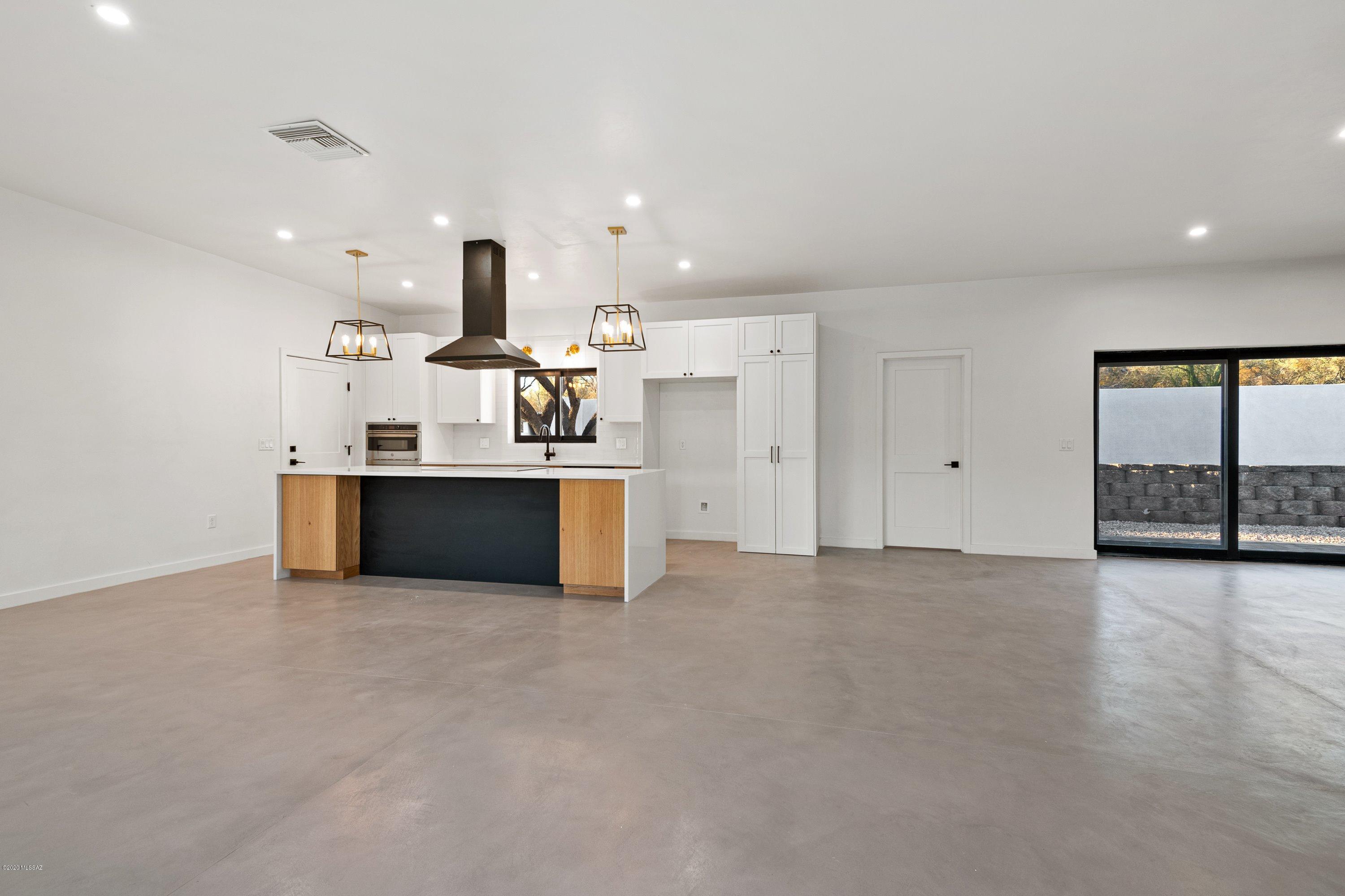 8250 East Rockgate Road Tucson, AZ 85750 - Photo 14 of 46