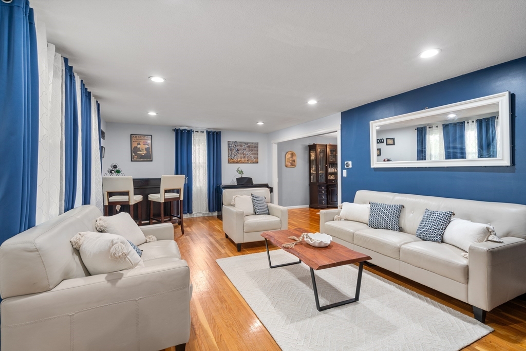 20 Browning Road Shrewsbury, MA 01545 - Photo 4 of 28 Gallery Image 4