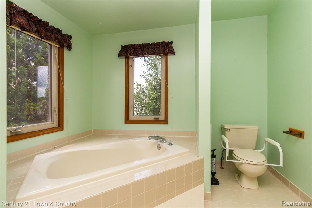 186 Windrift Rochester Hills, MI 48307 - Photo 27 of 46