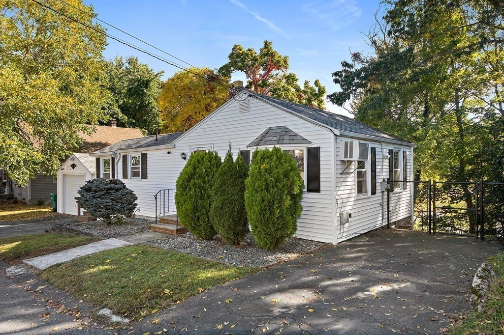 30 Lake Shore Road Lynn, MA 01904 - Photo 4 of 40 Gallery Image 4