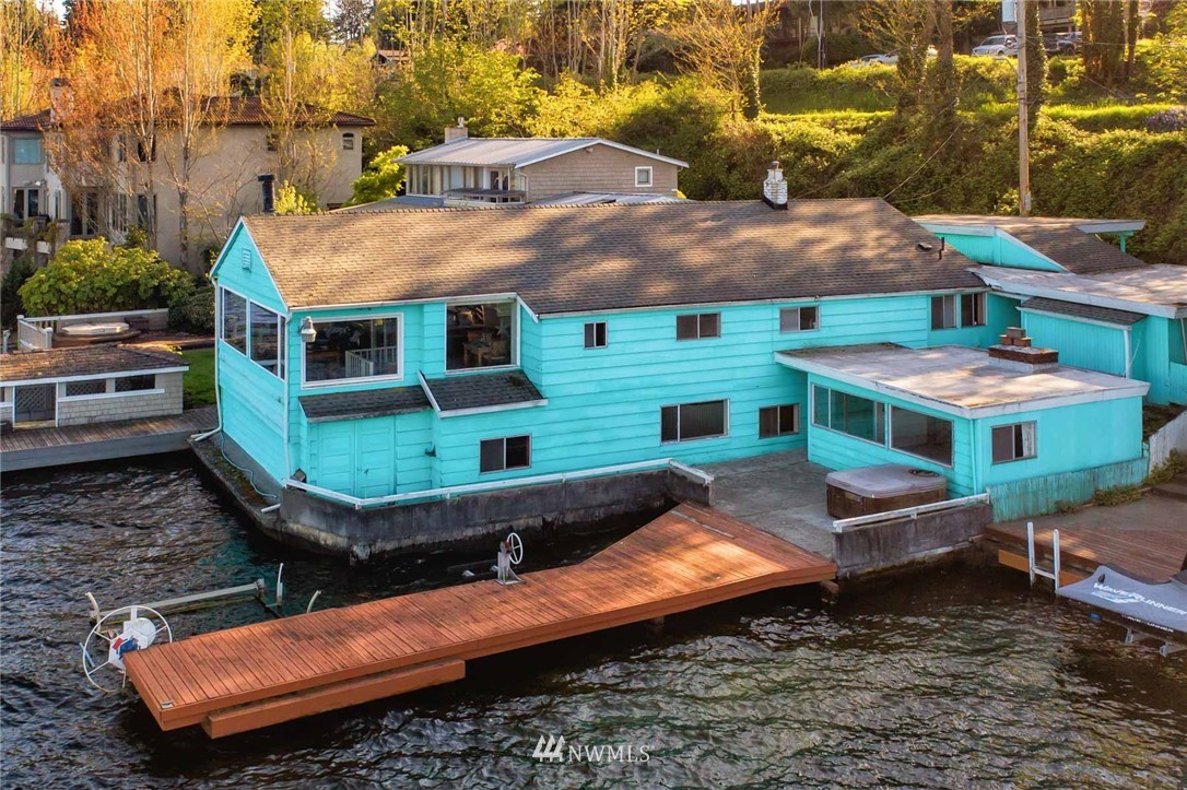 10354 Riviera Place Northeast Seattle, WA 98125 - Photo 1 of 25 Gallery Image 1